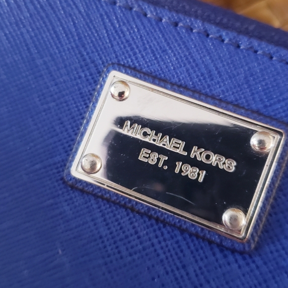 Michael Kors Essential Zip Wallet O/S - Picture 3 of 15